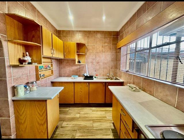 3 BEDROOM HOUSE FOR SALE IN VANDERBIJLPARK SW 5